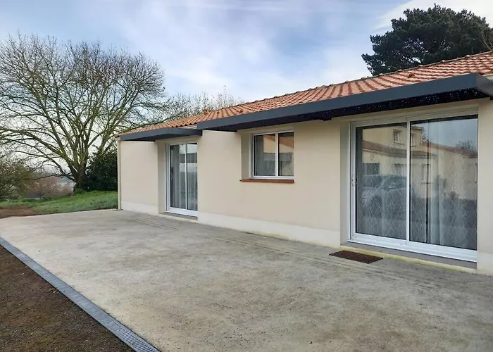 Lac Grand Lieu : Maisonnette Au Calme Avec Jardin