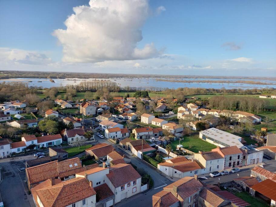 Grand Lieu : Maisonnette Au Calme Avec Jardin Holiday home *